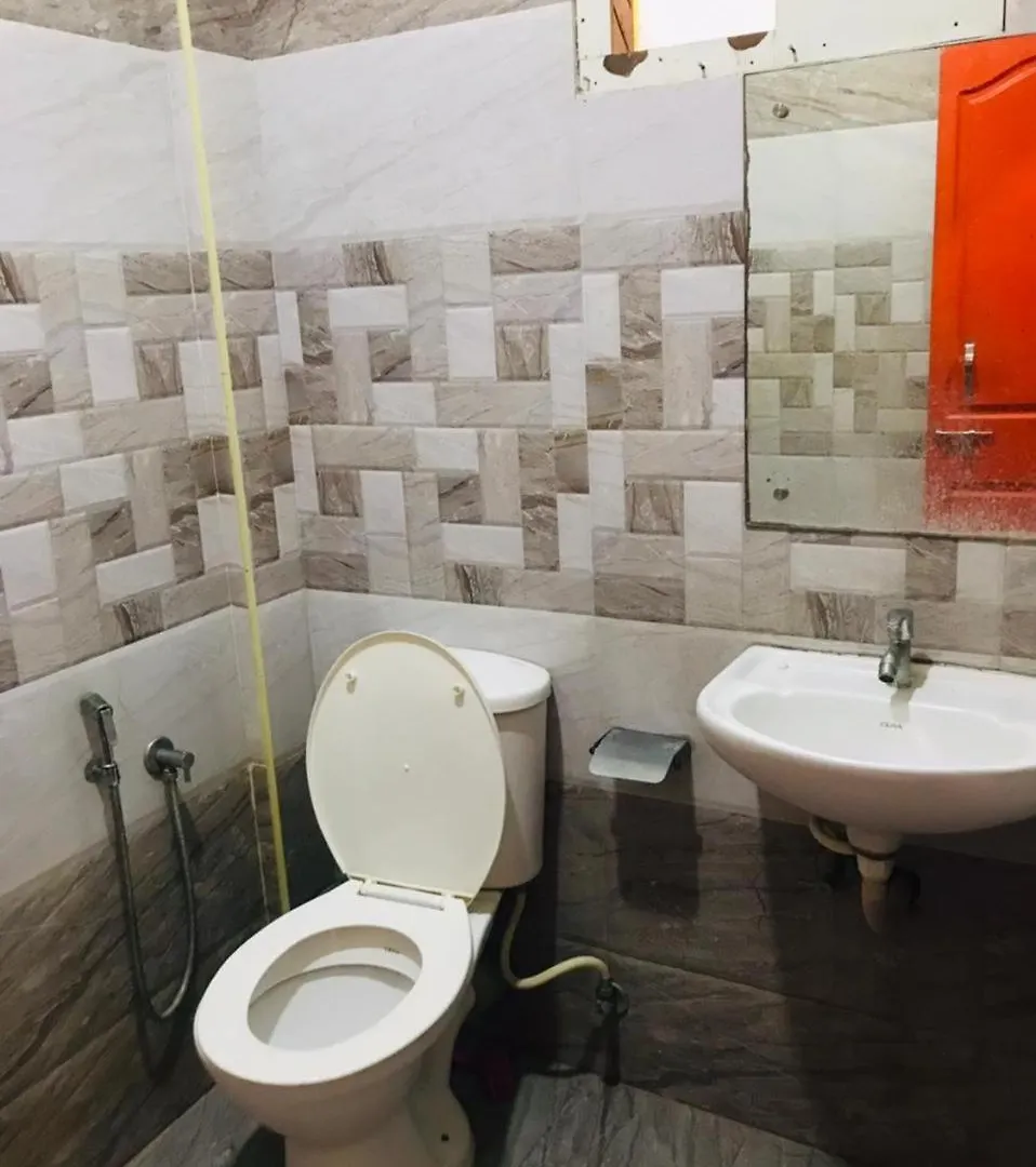Crown Palace Tourist Home Kochi فندق