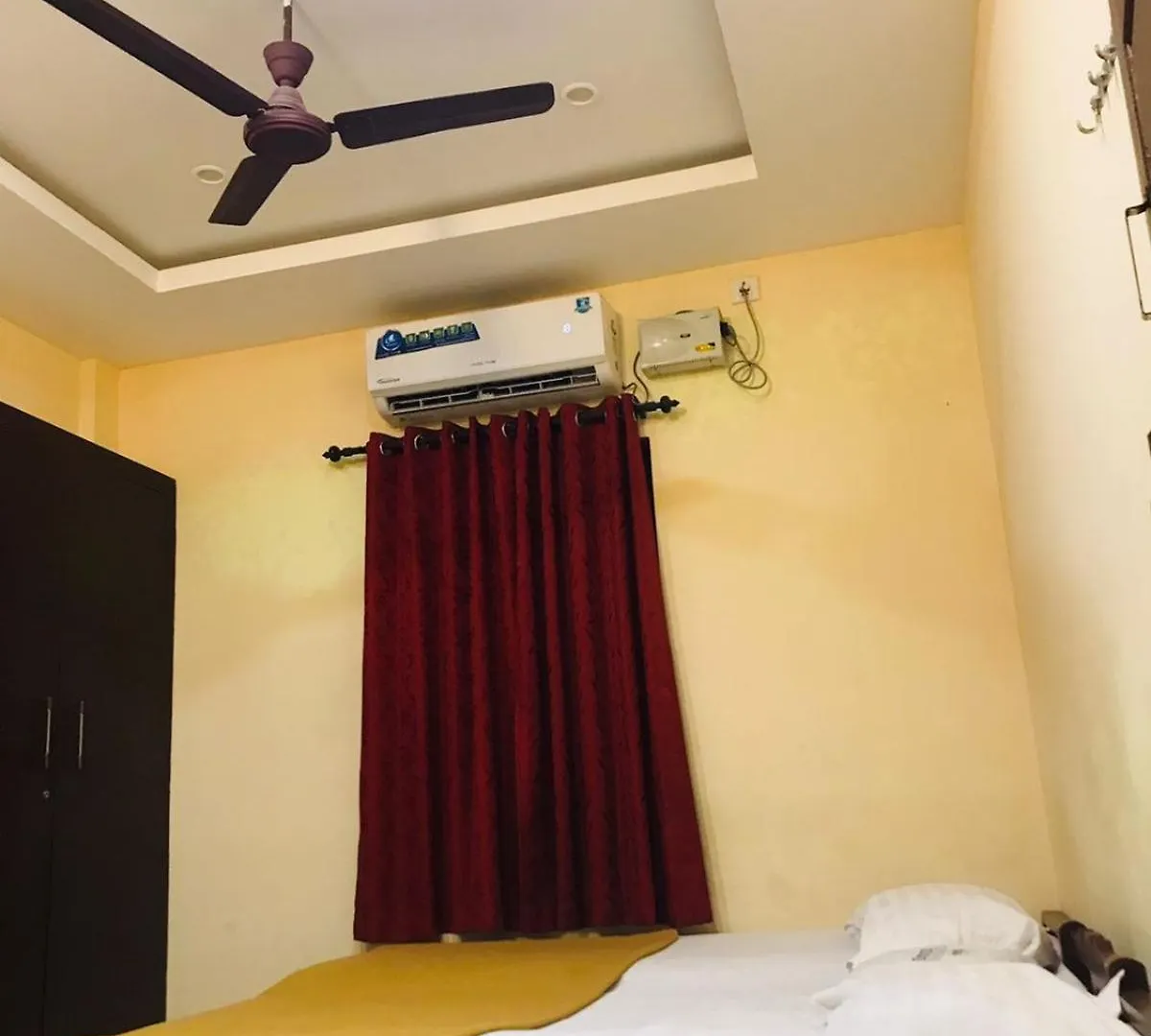 Crown Palace Tourist Home Kochi 4*,  الهند